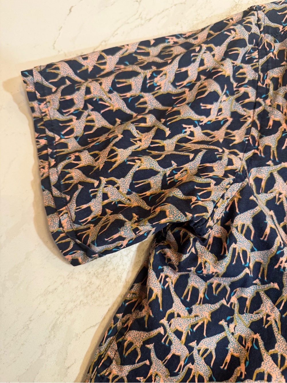 🦒 Men’s Giraffe Print Navy & Pink Button Down Short Sleeve Shirt — Sz M - Picture 4 of 8